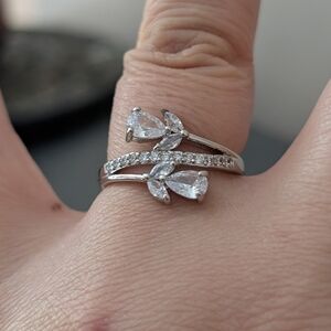 18k White Gold Floral Ring, Sz 9